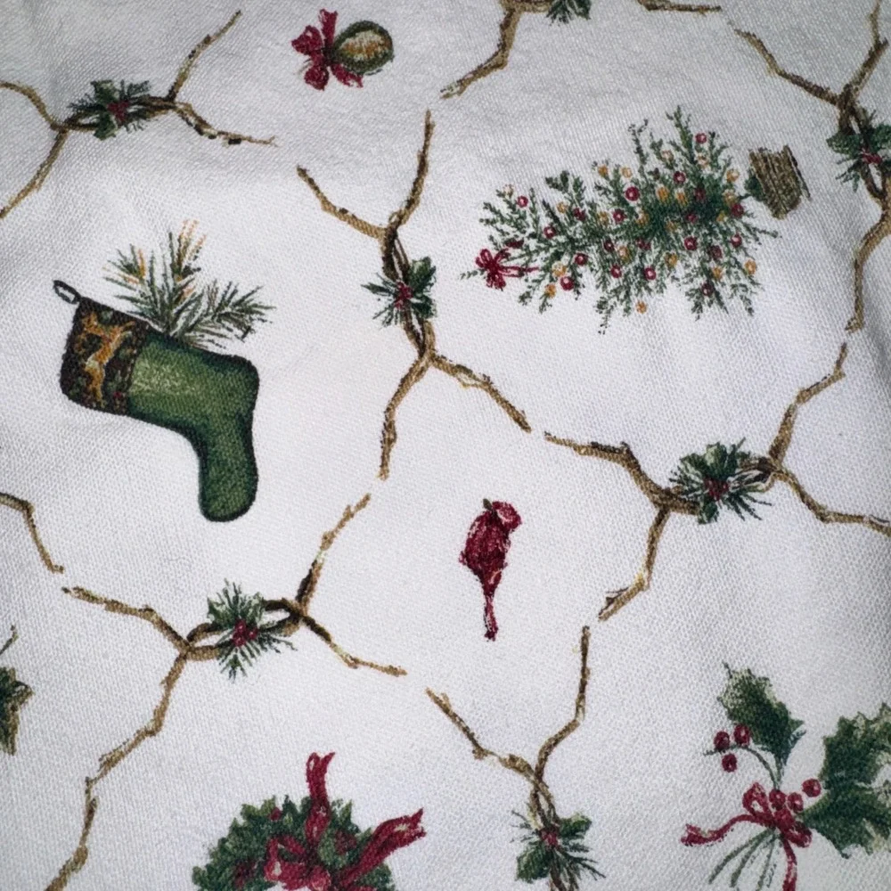 Christmas Tablecloth 58x108 Cream Cardinal Wreath Stocking Holiday Jacquard